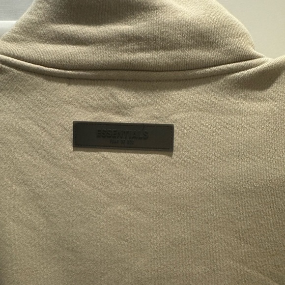 ESSENTIAL FEAR OF GOD - QuarterZip Size Small Beige Color - Picture 3 of 5